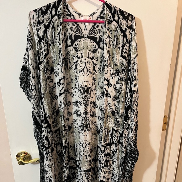 Top it off one size Black and White Patterned Kimono wrap shawl - Picture 1 of 5